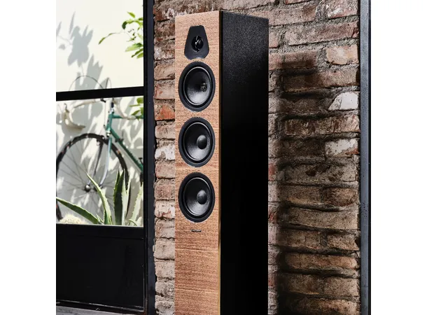 Sonus Faber Lumina III og Rega Elex-R Stereopakke med høyttalere i valnøtt 