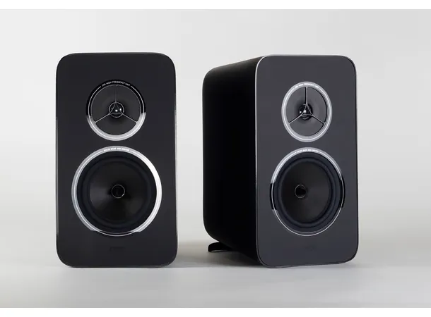 Rega Kyte, sort, pris pr par 2-veis kompakthøyttaler for hylle/stativ 