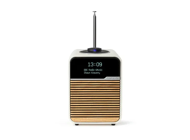 Ruark R1 Mk4, DAB radio, kremhvit DAB+, Bluetooth, klokke og alarm 
