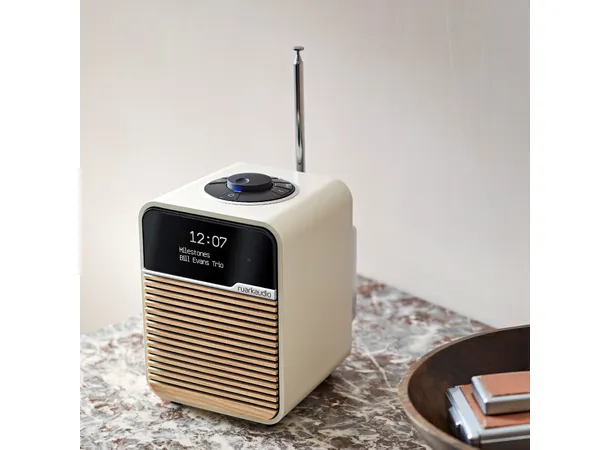 Ruark R1 Mk4, DAB radio, kremhvit DAB+, Bluetooth, klokke og alarm 