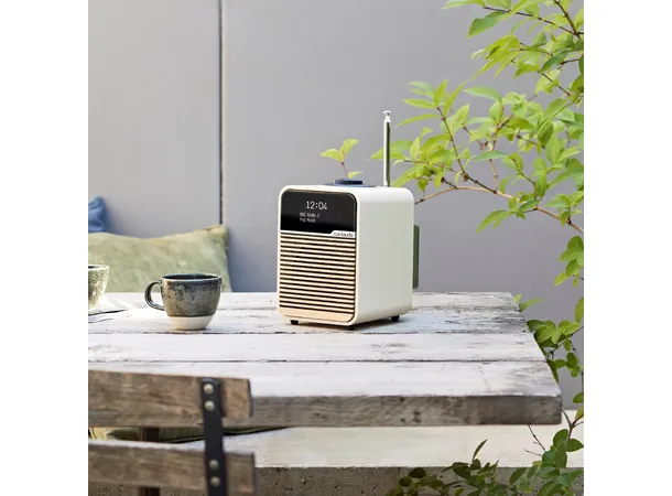 Ruark R1 Mk4, DAB radio, kremhvit DAB+, Bluetooth, klokke og alarm 