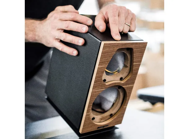 Sonus Faber Lumina I, sort piano 2-veis høyttaler, plassering benk/hylle 