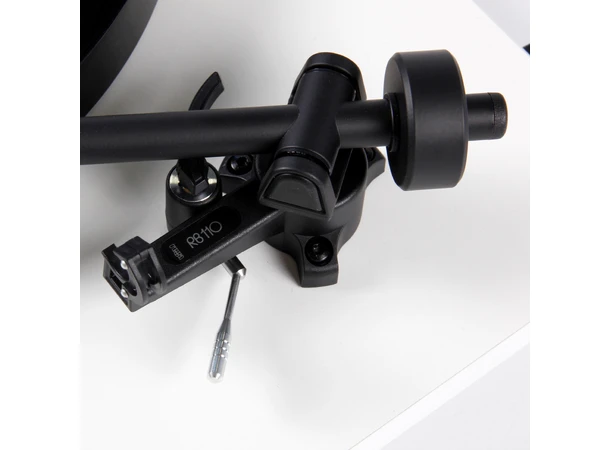 Rega Planar 1 Plus, Carbon, White RIAA-trinn, RB110 arm, EBLT drivrem 