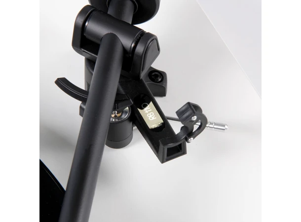 Rega Planar 1 Plus, Carbon, hvit RIAA-trinn, RB110 arm, EBLT drivrem 