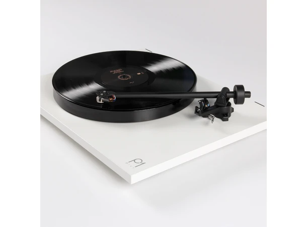 Rega Planar 1 Plus, matt hvit Inkl. Riaa, Carbon pickup, RB110 arm 