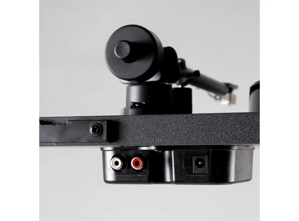 Rega Planar 1 Plus, Carbon, sort RIAA-trinn, RB110 arm, EBLT drivrem 