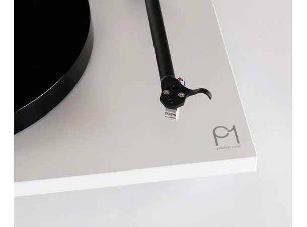 Rega Planar 1 platespiller, matt hvit Carbon pickup, RB110 arm, EBLT drivrem 