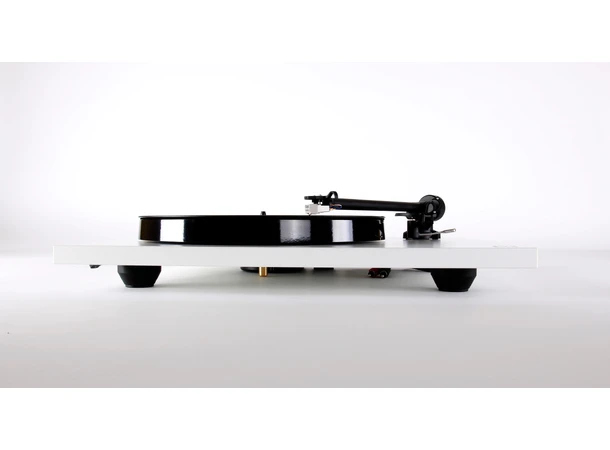 Rega Planar 1 platespiller, matt hvit Carbon pickup, RB110 arm, EBLT drivrem 