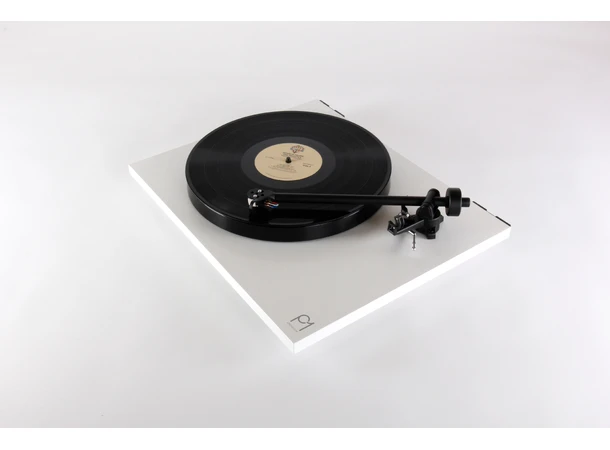 Rega Planar 1 platespiller, matt hvit Carbon pickup, RB110 arm, EBLT drivrem 