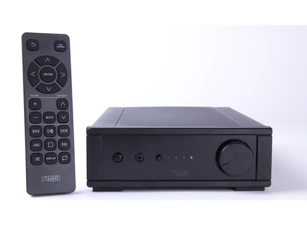 Sonus Faber Lumina I og Rega io Stereopakke med høyttalere i sort piano 