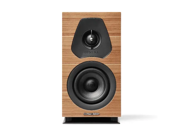 Sonus Faber Lumina I og Rega io Stereopakke med høyttalere i valnøtt 
