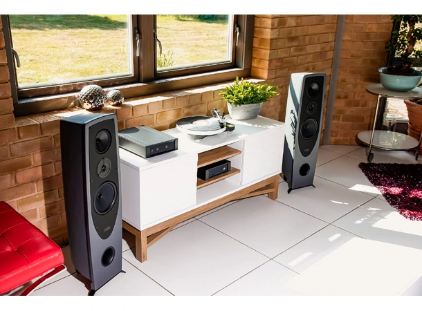 Rega AYA Gulvhøyttaler, pris pr par 2.5-veis gulvhøyttaler 