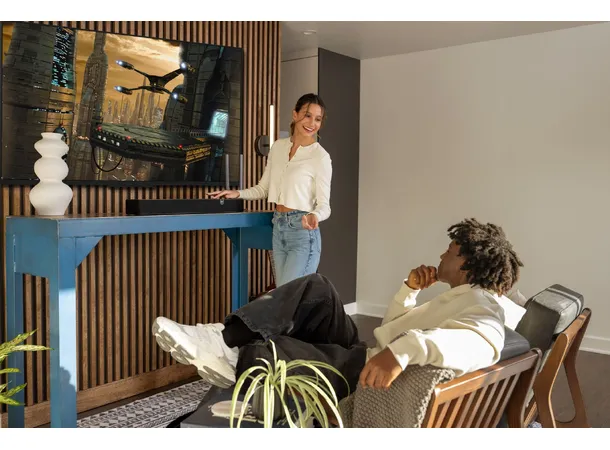 Klipsch Flexus Core 100 og Surround 100 Lydplanke med trådløse bakhøyttalere 