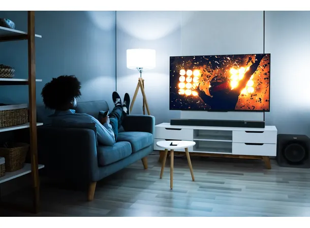 Klipsch Flexus Core 200 og Surround 100 Lydplanke med trådløse bakhøyttalere 