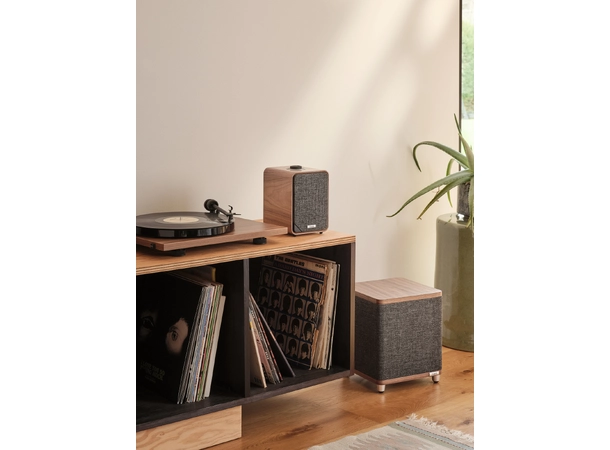 Ruark MR1 Mk3 aktiv høyttaler, Walnut Bluetooth, APTX, linje inn, subwoofer ut 