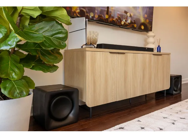 Klipsch Flexus Core 200 med sub og surr Lydplanke 10" subwoofer og bakhøyttalere 