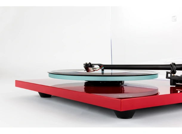 Rega Planar 2 Nd3 platespiller- rød Glasstallerken, RB220 arm, High Gloss 