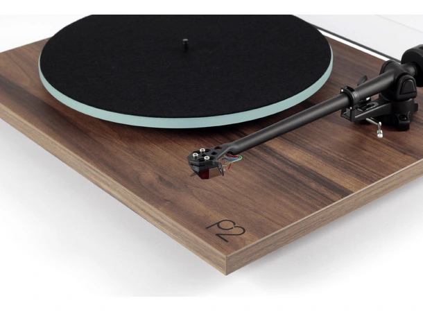 Rega Planar 2 Nd3 platespiller- walnut Glasstallerken, RB220 arm 