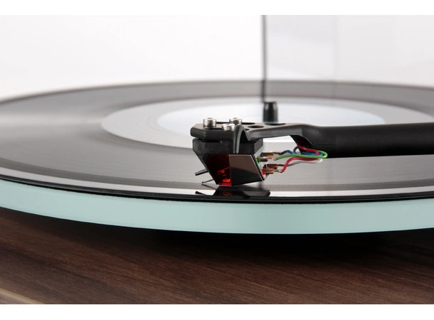 Rega Planar 2 Nd3 platespiller- walnut Glasstallerken, RB220 arm 