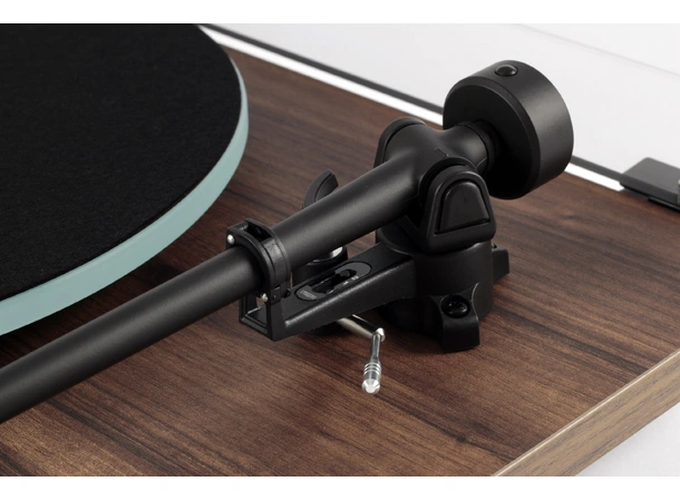 Rega Planar 2 Nd3 platespiller- walnut Glasstallerken, RB220 arm 