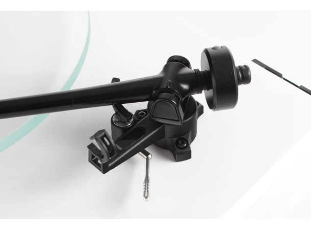 Rega Planar 2, Nd3 pickup, hvit Glasstallerken, RB220 arm, EBLT drivrem 