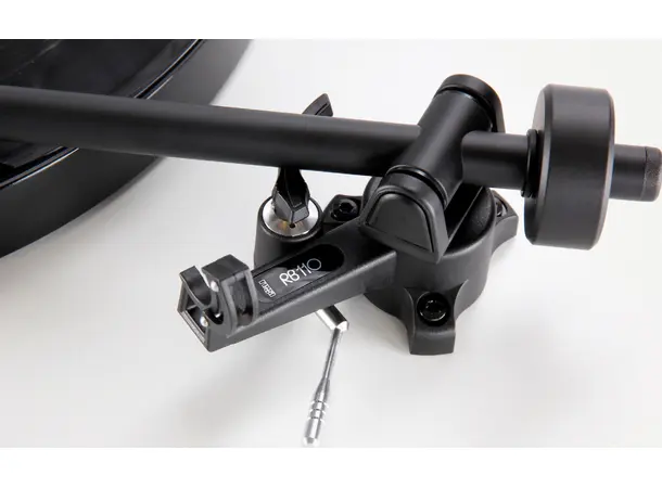 Rega Planar 1, Carbon, Walnut RB110 arm, EBLT drivrem 