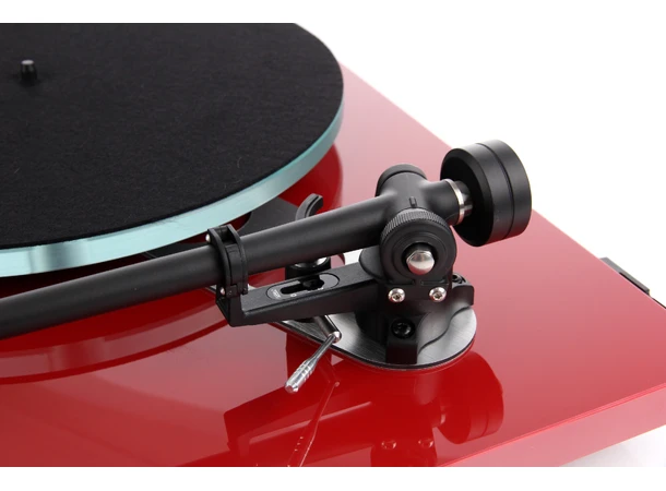 Rega Planar 3, Nd5 pickup, rød Glasstallerken, RB330 arm, EBLT drivrem 