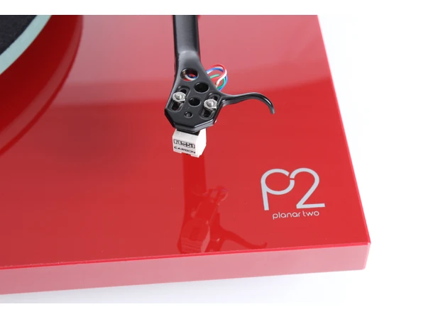 Rega Planar 2 platespiller, Carbon, rød Glasstallerken, RB220 arm, High Gloss 