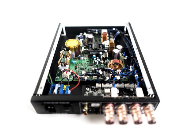 XTZ EDGE A2-300 Effektforsterker - sort 2 x 300 watt, ICE